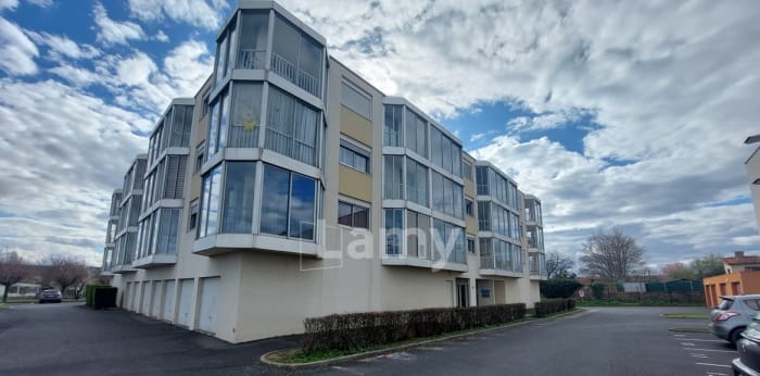 Image 1 sur 8 - Appartement  ·  Location · Issoire (63500) · 3 pièces · 100m²