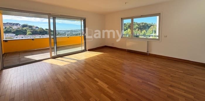 Image 2 sur 13 - Appartement  ·  Location · Besancon (25000) · 5 pièces · 141m²