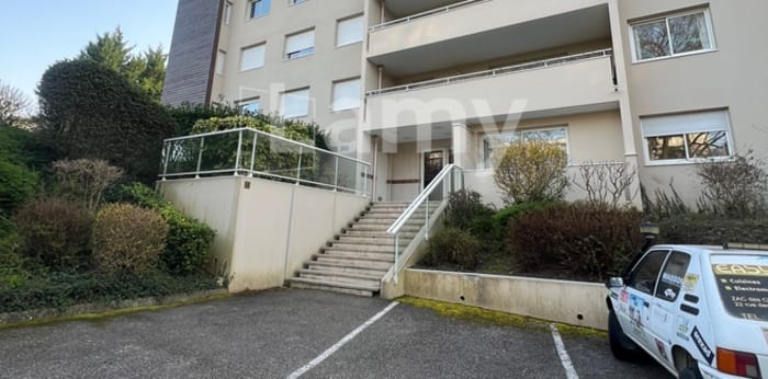 Image 2 sur 4 - Parking/box  ·  Location · Ste Foy Les Lyon (69110) · 10m²
