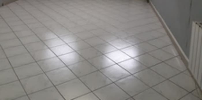 Image 5 sur 9 - Local  ·  Location · Sens (89100) · 182m²