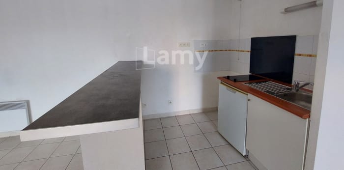 Image 3 sur 15 - Appartement  ·  Location · Nimes (30900) · 2 pièces · 46m²