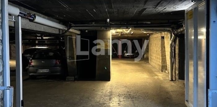 Image 2 sur 2 - Parking/box  ·  Location · Paris (75018) · 19m²