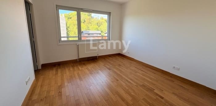 Image 10 sur 13 - Appartement  ·  Location · Besancon (25000) · 5 pièces · 141m²