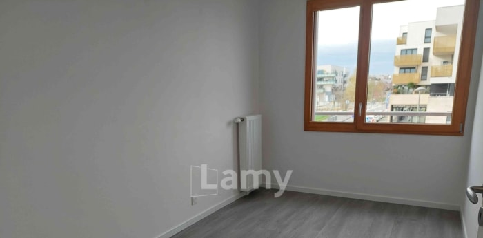 Image 7 sur 13 - Appartement  ·  Location · St Cyr L Ecole (78210) · 3 pièces · 60m²