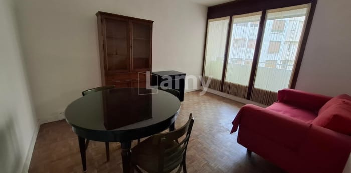 Image 2 sur 12 - Appartement  ·  Location · Marseille (13005) · 2 pièces · 48m²