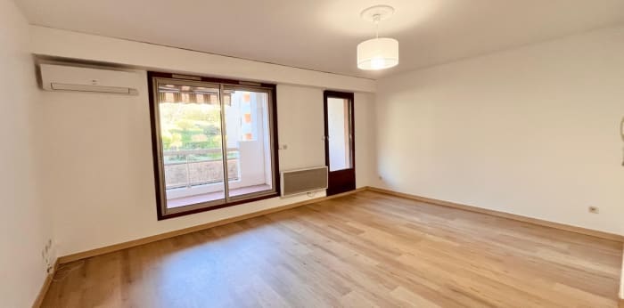 Image 4 sur 16 - Appartement  ·  Location · Aix En Provence (13100) · 1 pièce · 37m²