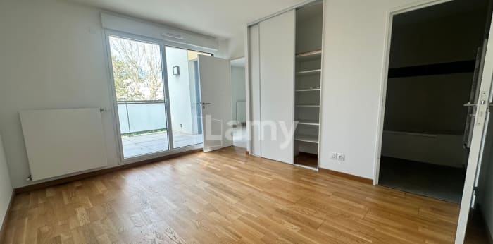 Image 5 sur 7 - Appartement  ·  Location · Charbonnieres Les Bains (69260) · 2 pièces · 50m²