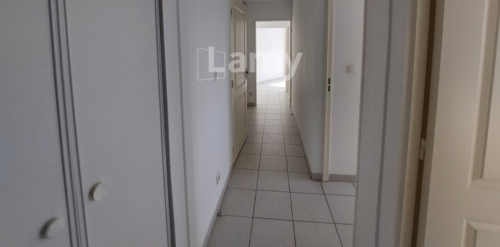 Image 11 sur 22 - Appartement  ·  Location · Nimes (30900) · 3 pièces · 67m²
