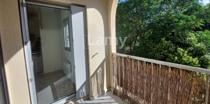 Image 1 sur 20 - Appartement  ·  Location · Nimes (30000) · 3 pièces · 64m²