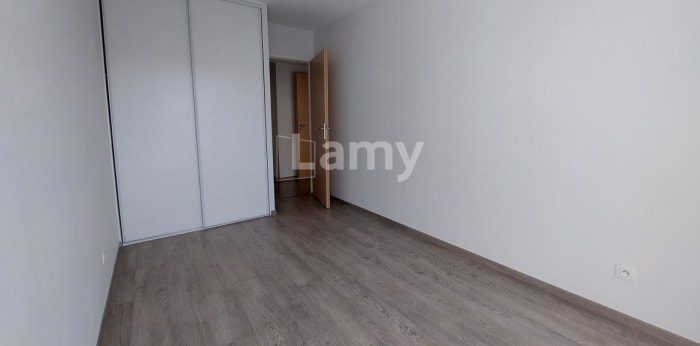 Image 10 sur 15 - Appartement  ·  Location · Besancon (25000) · 4 pièces · 85m²