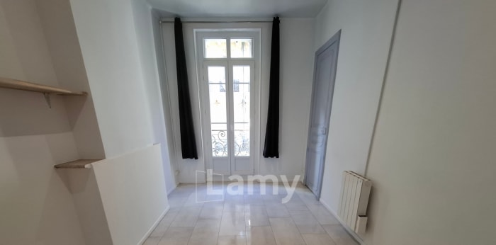 Image 11 sur 16 - Appartement  ·  Location · Marseille (13002) · 3 pièces · 86m²