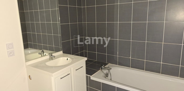 Image 5 sur 7 - Appartement  ·  Location · Clermont Ferrand (63100) · 2 pièces · 41m²