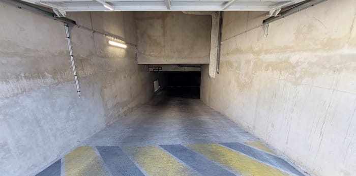 Image 9 sur 10 - Parking/box  ·  Location · Marseille (13009) · 15m²