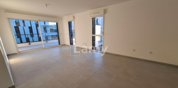 Image 2 sur 12 - Appartement  ·  Location · Marseille (13008) · 3 pièces · 67m²
