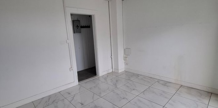 Image 9 sur 12 - Local  ·  Location · Strasbourg (67100) · 43m²