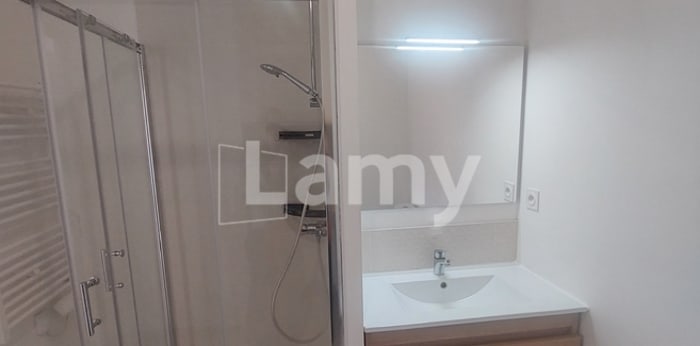 Image 7 sur 10 - Appartement  ·  Location · Trets (13530) · 2 pièces · 42m²
