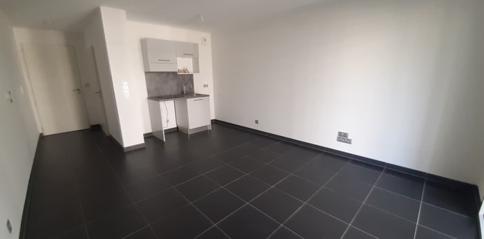 Image 5 sur 11 - Appartement  ·  Location · Marseille (13008) · 1 pièce · 26m²