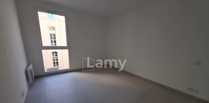 Image 7 sur 10 - Appartement  ·  Location · Marseille (13002) · 2 pièces · 50m²