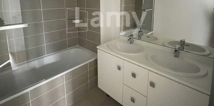 Image 5 sur 8 - Appartement  ·  Location · Lille (59000) · 4 pièces · 85m²