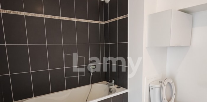 Image 4 sur 5 - Appartement  ·  Location · La Madeleine (59110) · 1 pièce · 27m²