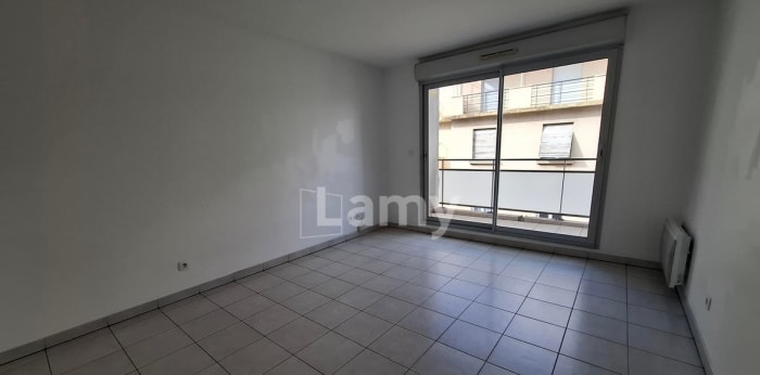 Image 2 sur 13 - Appartement  ·  Location · Marseille (13003) · 3 pièces · 59m²
