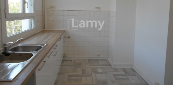 Image 2 sur 16 - Appartement  ·  Location · Nimes (30000) · 4 pièces · 75m²