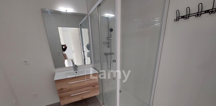 Image 9 sur 10 - Appartement  ·  Location · Le Pont De Claix (38800) · 2 pièces · 44m²