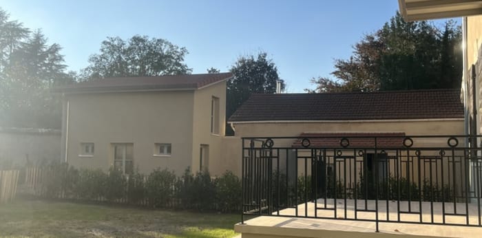 Image 7 sur 8 - Appartement  ·  Location · Albigny Sur Saone (69250) · 5 pièces · 118m²