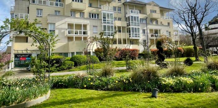 Image 1 sur 8 - Appartement  ·  Location · Enghien Les Bains (95880) · 2 pièces · 62m²