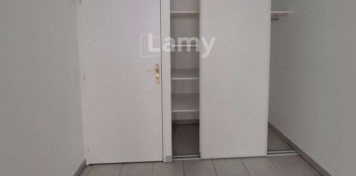 Image 7 sur 14 - Appartement  ·  Location · Marseille (13003) · 3 pièces · 58m²