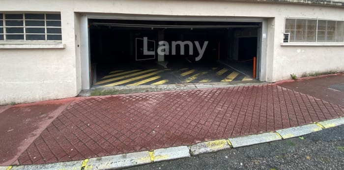 Image 1 sur 3 - Parking/box  ·  Location · Limoges (87000) · 5m²