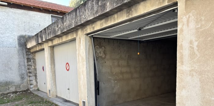 Image 2 sur 3 - Parking/box  ·  Location · Salon De Provence (13300) · 8m²