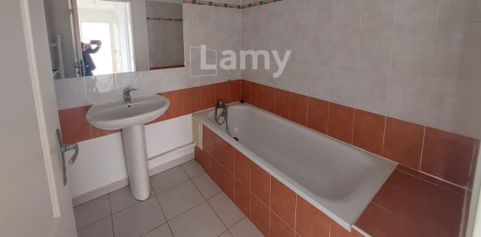 Image 17 sur 22 - Appartement  ·  Location · Nimes (30900) · 3 pièces · 67m²