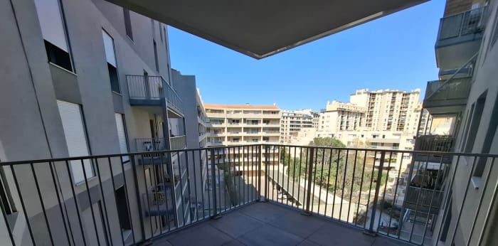 Image 2 sur 11 - Appartement  ·  Location · Marseille (13006) · 3 pièces · 62m²