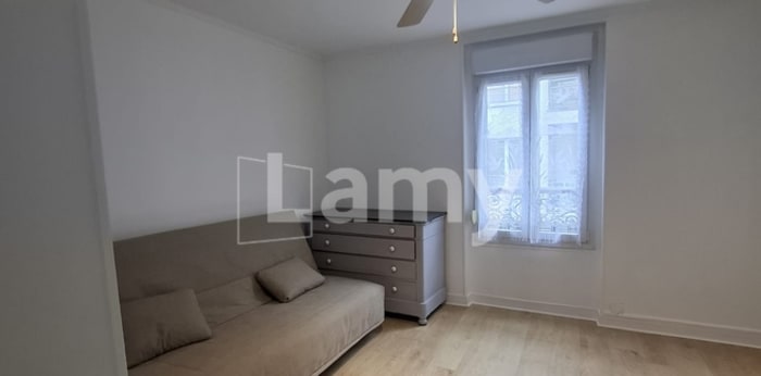Image 1 sur 5 - Appartement  ·  Location · Paris (75011) · 1 pièce · 27m²