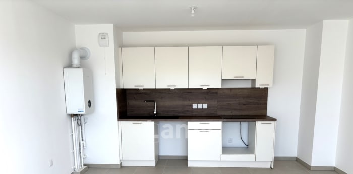 Image 3 sur 8 - Appartement  ·  Location · St Etienne Du Gres (13103) · 3 pièces · 58m²