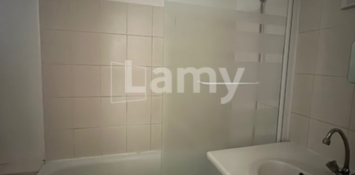 Image 6 sur 8 - Appartement  ·  Location · Clermont Ferrand (63000) · 1 pièce · 27m²