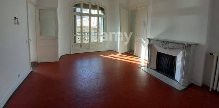 Image 2 sur 16 - Appartement  ·  Location · Marseille (13008) · 5 pièces · 178m²
