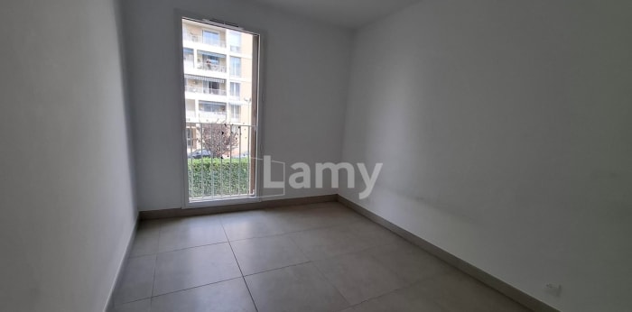 Image 8 sur 11 - Appartement  ·  Location · Marseille (13008) · 3 pièces · 68m²