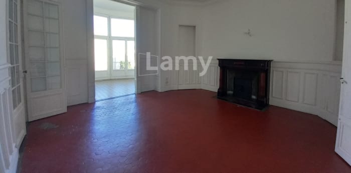 Image 5 sur 16 - Appartement  ·  Location · Marseille (13008) · 5 pièces · 178m²