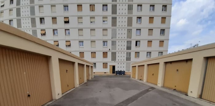 Image 5 sur 10 - Parking/box  ·  Location · Marseille (13010) · 12m²