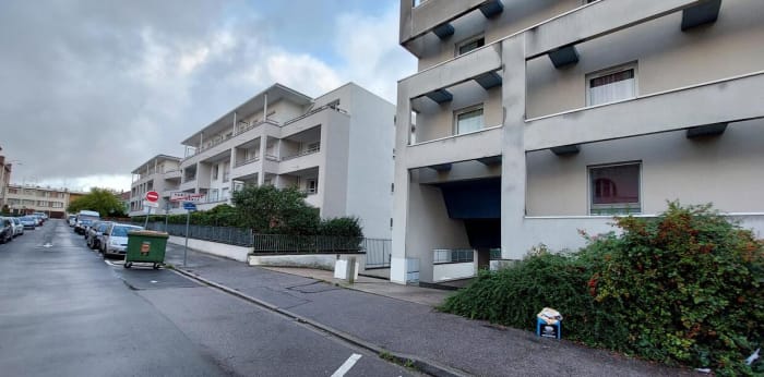 Image 2 sur 4 - Parking/box  ·  Location · Vandoeuvre Les Nancy (54500) · 8m²