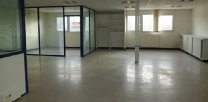 Image 4 sur 6 - Bureaux  ·  Location · Ecole Valentin (25480) · 2 pièces · 163m²