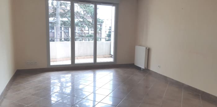 Image 1 sur 3 - Appartement  ·  Location · Villefranche Sur Saone (69400) · 2 pièces · 48m²