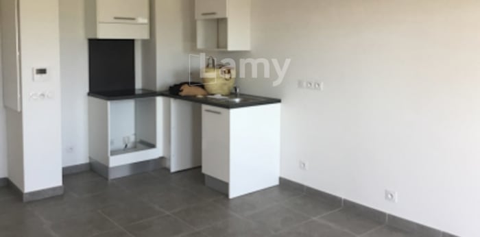 Image 2 sur 7 - Appartement  ·  Location · Frejus (83600) · 2 pièces · 39m²