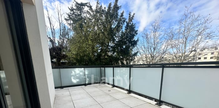 Image 3 sur 7 - Appartement  ·  Location · Charbonnieres Les Bains (69260) · 2 pièces · 50m²