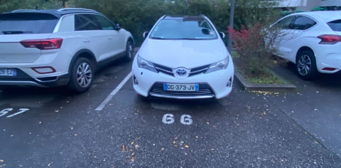 Image 2 sur 2 - Parking/box  ·  Location · St Priest (69800) · 10m²