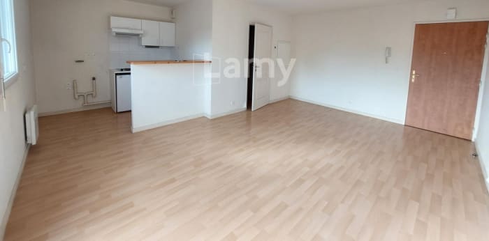 Image 2 sur 10 - Appartement  ·  Location · La Roche Sur Yon (85000) · 2 pièces · 45m²