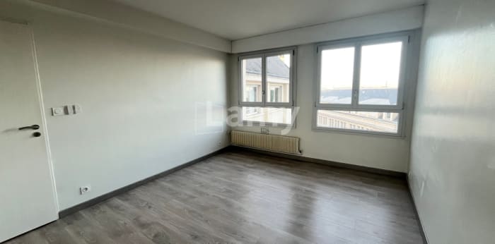 Image 10 sur 15 - Appartement  ·  Location · Dijon (21000) · 2 pièces · 48m²