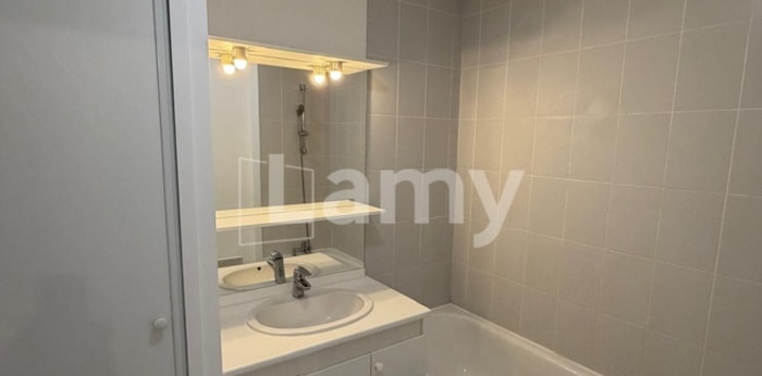 Image 8 sur 9 - Appartement  ·  Location · Bordeaux (33000) · 2 pièces · 47m²